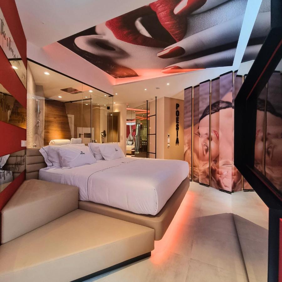 Avenue - Lovely Hotel d'amor